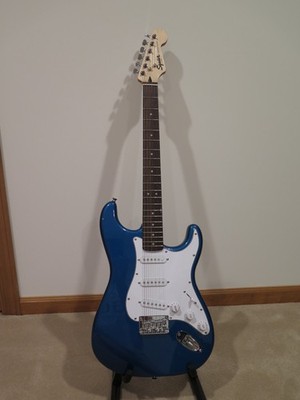 Squier Stratocaster HT hardtail SSS Tusq nut and string trees available gig bag