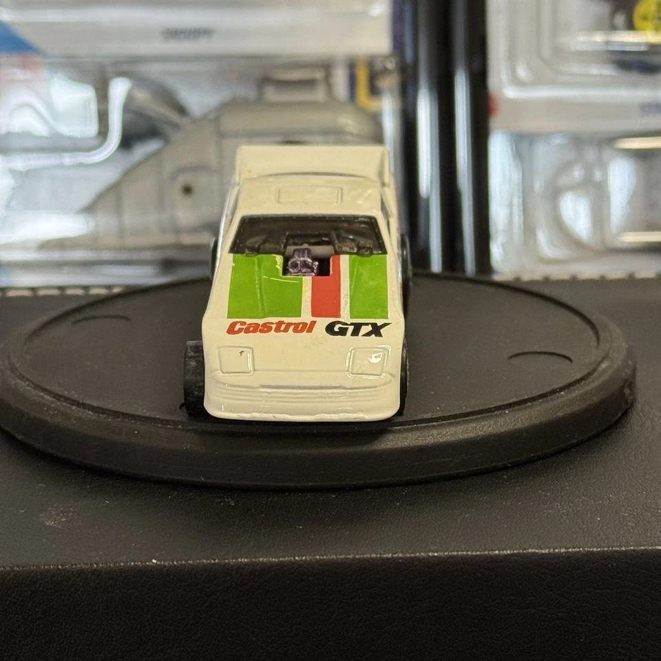 1977 HOT WHEELS БЕЛЫЙ ДРАГСТЕР CASTROL GTX СМЕШНОЙ АВТОМОБИЛЬ 1:64 - Изображение 2 из 4