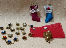 VINTAGE LOT OF ASSORTED CHRISTMAS DECORATION FOR MINIATURE DOLLHOUSE OR ROOMBOX 