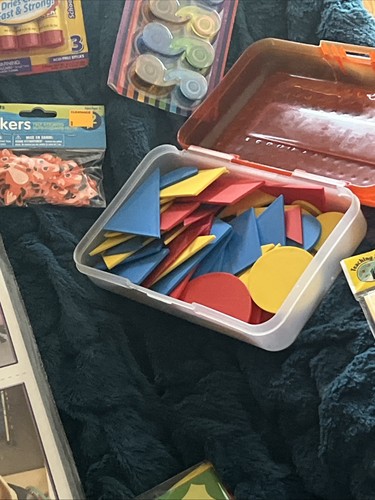 Classroom supplies - Picture 5 of 12