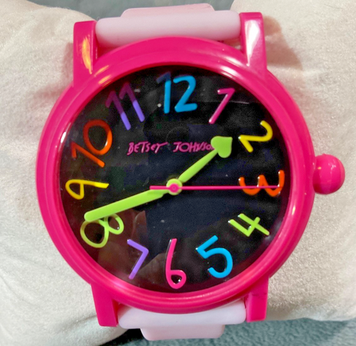BETSEY JOHNSON WOMEN’S Watch New Battery Excellent Condition **SEE NOTE**