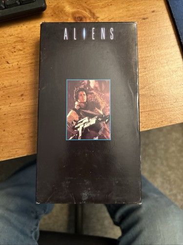 Aliens (VHS, 1992) Wear On Box Reduced price - Picture 4 of 4