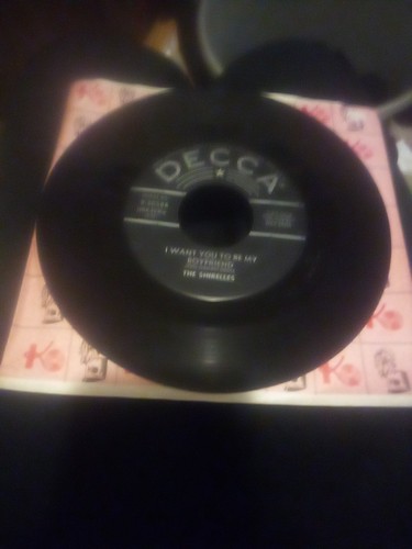 THE SHIRELLES I Met Him On A Sunday / Be My Boyfriend DECCA 9-30588 VG+ 45rpm 7" - Picture 5 of 6