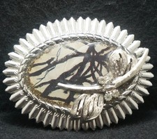 XH03136 VINTAGE 1970s ABSTRACT ARTWORK UNISEX FASHION SILVERTONE BELT BUCKLE