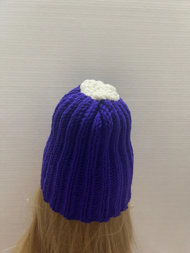Chapéu de inverno feminino acrílico feito à mão roxo com parte superior branca malha de cabo chapéu de lã - Imagem 4 de 4