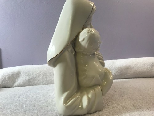 Christmas Mikasa Holiday Elegance Madonna & Child Figurine CH2974 - Picture 7 of 8