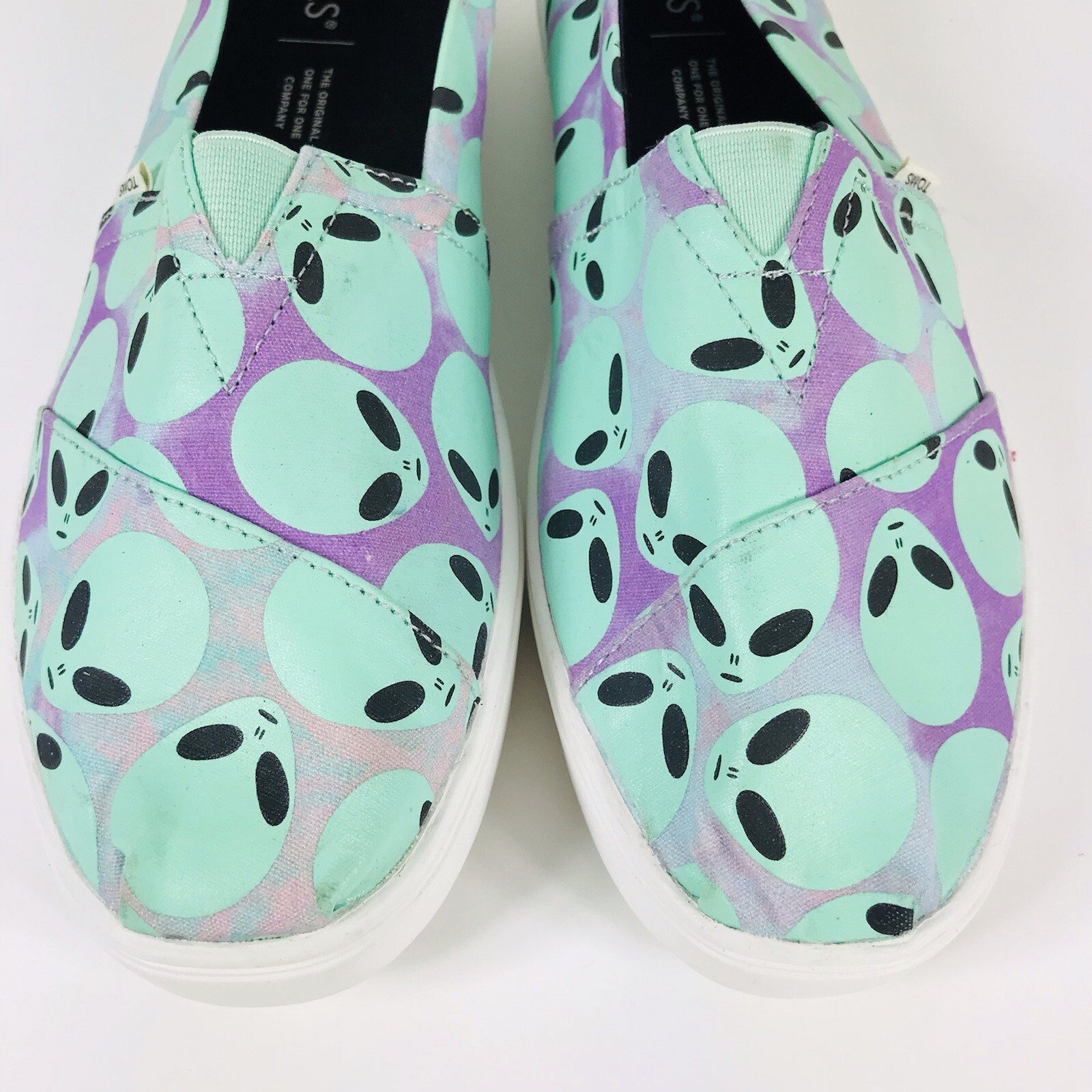 Toms Shoes Womens Green Alien Slip On Casual Sneaker Shoes Size 9.5