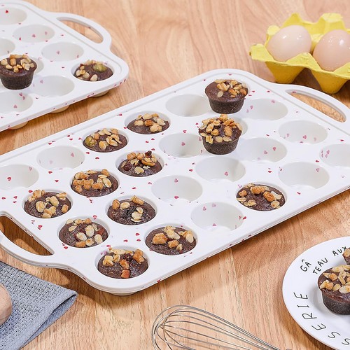 24-cup mini muffin pan, 2 heart-shaped nonstick silicone molds - Picture 3 of 8