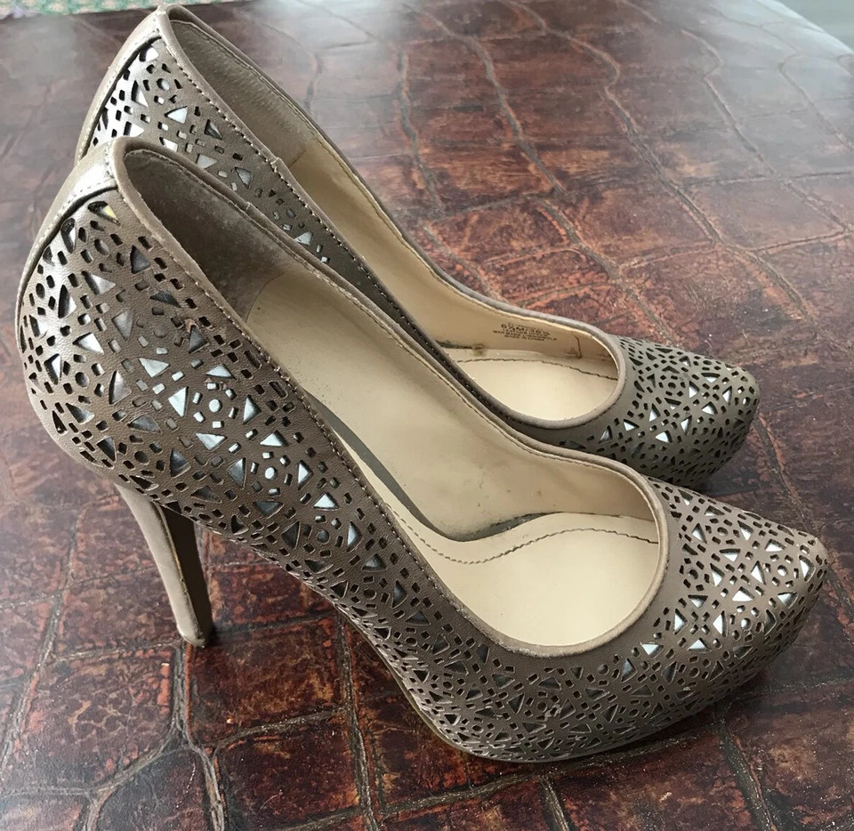 Zapatos de tacón alto genuinos BCBG Paris para mujer talla 6,5 Padgett tostado/bronce 6 1/2 Foto 2 de 4