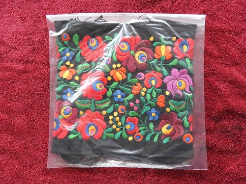 1980s Hungarian Hand EMBROIDERED 45" Tablecloth Runner MATYO KALOCSA HUNGARY NWT - Picture 10 of 10