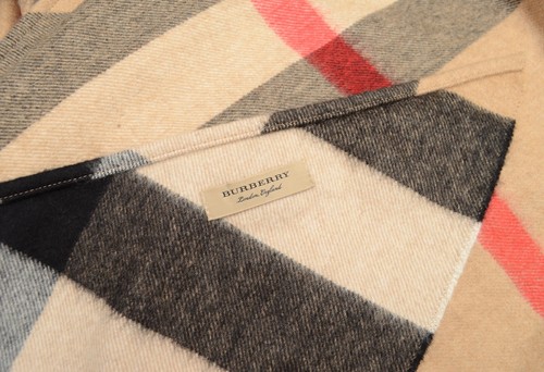 Autentico Poncho Sciarpa Triangolo Burberry Cashmere Check Beige - Foto 13 di 13