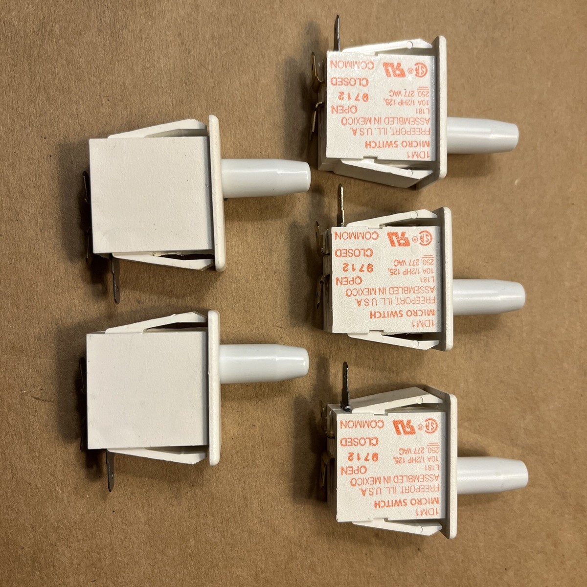 LOT OF FIVE) Micro Switch 1DM1 L181 10A 1/2HP 125, 250, 277