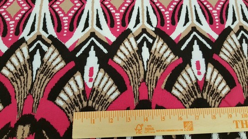 Vestido de tela de rayón challis por yarda negro fucsia Egipto patrón geométrico - Imagen 7 de 12