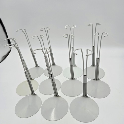 Kaiser Doll Stand Lot Of 11 White Stand Dolls Display Read - Foto 5 di 7
