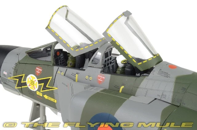 Corgi 1:48 F-4K Phantom FG.Mk 1 RAF No.111 Sqn XV592 - Image 3 of 4