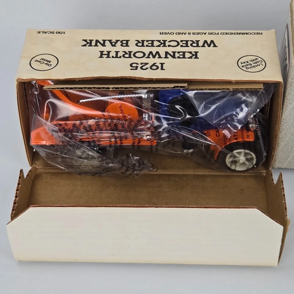 ERTL 1930 Diamond "T" Tanker Bank & Kenworth Wrecker Bank Die Cast Metal (2) Foto 3 de 4