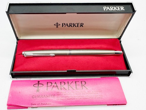 VINTAGE PARKER STAINLESS STEEL FOUNTAIN PEN WITH CASE & GUARANTEE SLIP - Foto 1 di 12