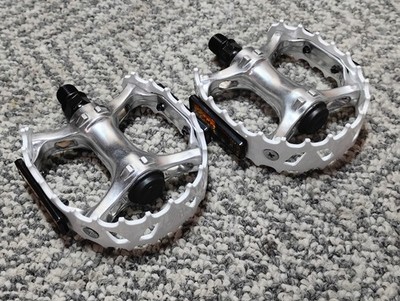 VP Bear Trap Pedals 1/2