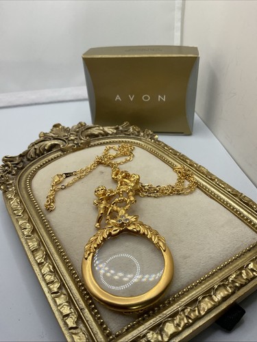Vtg Cherub Angel Magnifying Glass Gold Tone Pendant 32” Necklace 1997 Avon - Picture 3 of 23