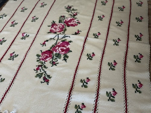Vtg Crocheted Rose Afghan Throw Blanket Granny Chic Cottage Core Handmade 72z57” - Picture 3 of 4