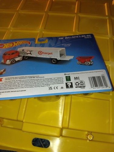 Hot Wheels Bullseye's Big Rig con carro Super Rigs Target Exclusive (T2) - Imagen 2 de 4