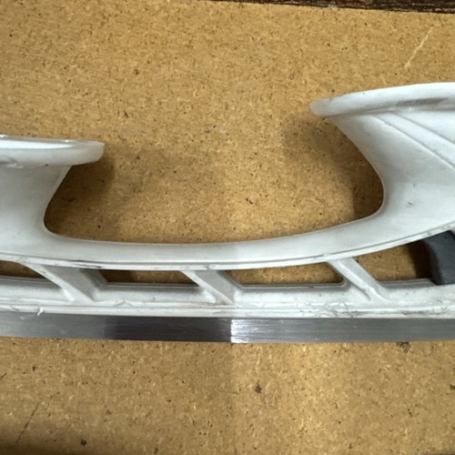 Tuuk LIGHTSPEED Edge Right & Left Holders 246 white skate blade holder - Picture 6 of 23