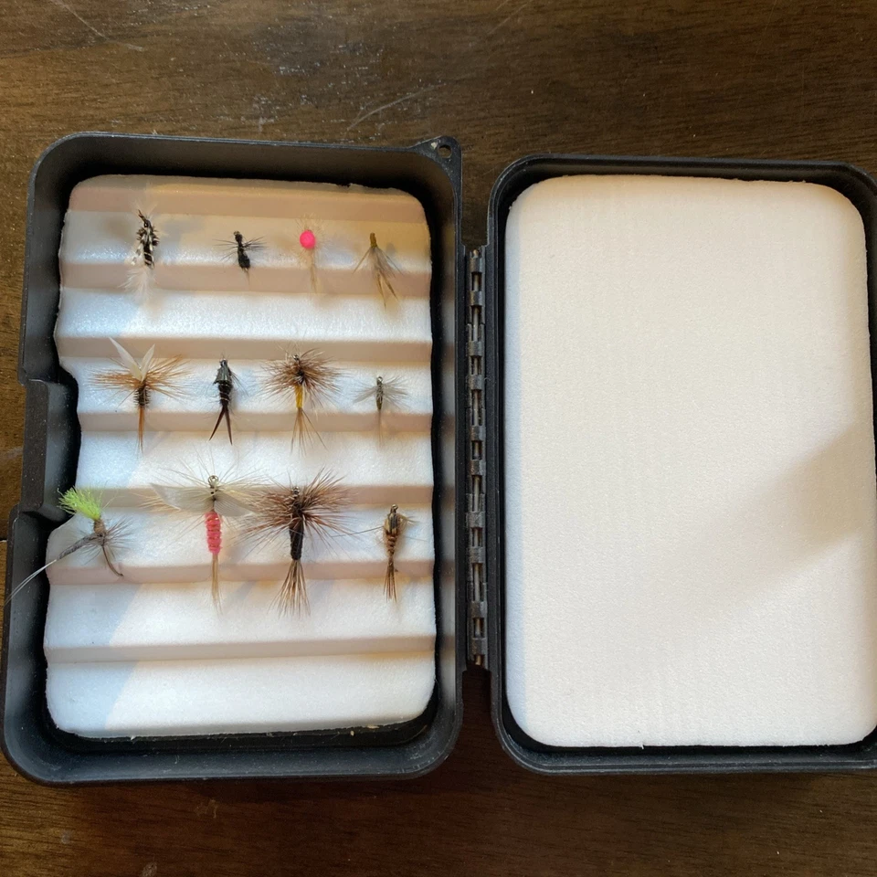 Caña de pescar con mosca Echo con estuche protector y carrete, moscas incluidas $179 Foto 2 de 2