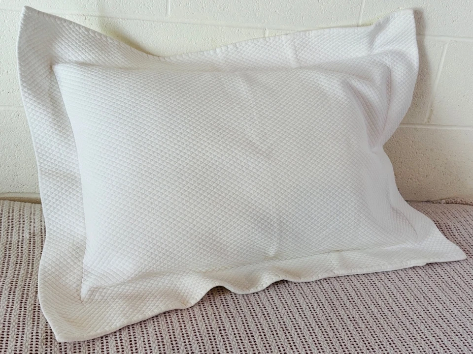 Cuddledown Acolchoado Diamantes Matelassé Off White FARSA EUROPEIA 27x25 100% Algodão - Imagem 3 de 4