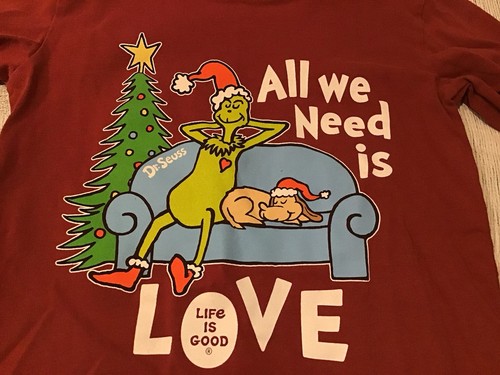 Camisa Life Is Good The Grinch “all We Need Is Love” LS Talla Pequeña - Imagen 2 de 6