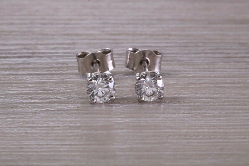 Schlichte Everyday Diamant Solitär Ohrstecker in 18kt Weißgold - Bild 6 von 6