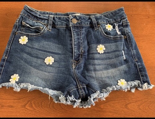 Coco + JAIMESON daisy embroidered denim frayed shorts Size 27