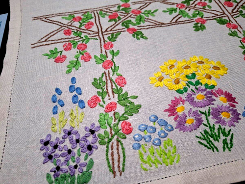'Fairistytch' Climbing Rose & Cottage Gardens Hand Embroidered Lge Traymat - Picture 5 of 9