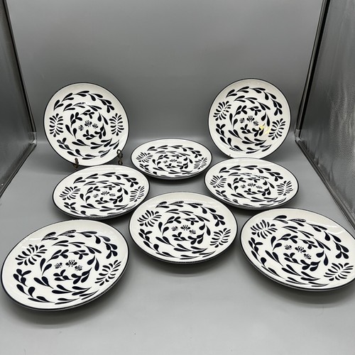 Orly Maison New York 10” Dinner Plates Bees & Vines Navy & White Set Of 8