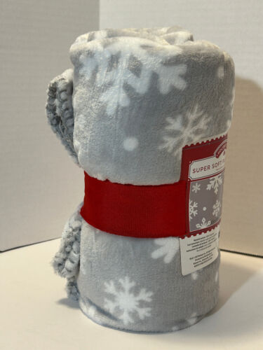 HOLIDAY TIME SUPER SOFT PLUSH THROW "SNOWFLAKES" GRAY/WHT 50"X60" - Picture 4 of 6