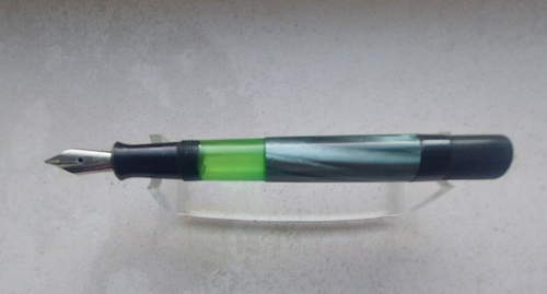 VINTG PELIKAN 100 GREEN MARBLE FOUNTAIN PEN ORIGINAL PELIKAN SN STEEL NIB 1940s - Picture 7 of 13