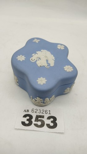 Wedgwood Blue Jasperware Trinket Box Round Star Shape 3 Goddesses, Slight Damage - Picture 5 of 12