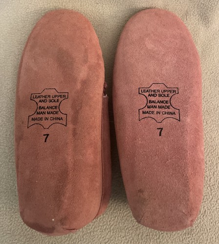Vintage  Women's Pink Leather Suede Moccasin Slippers Size 7 Never Worn - Picture 5 of 7