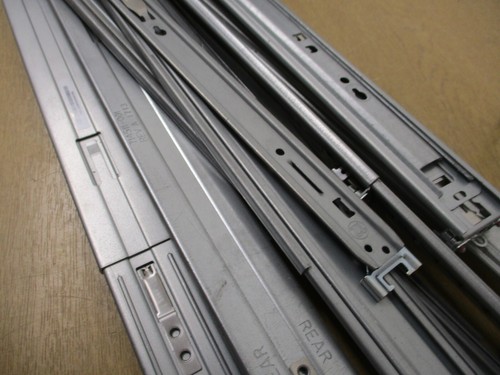 Lot of assorted used server rack rails - 5305 - Photo 6/6