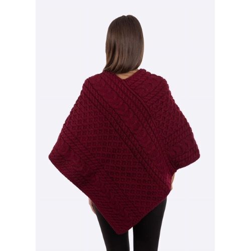 Poncho tejido con cable SAOL Damas Irish Aran - 100% lana merino hecha en Irlanda - Imagen 3 de 10