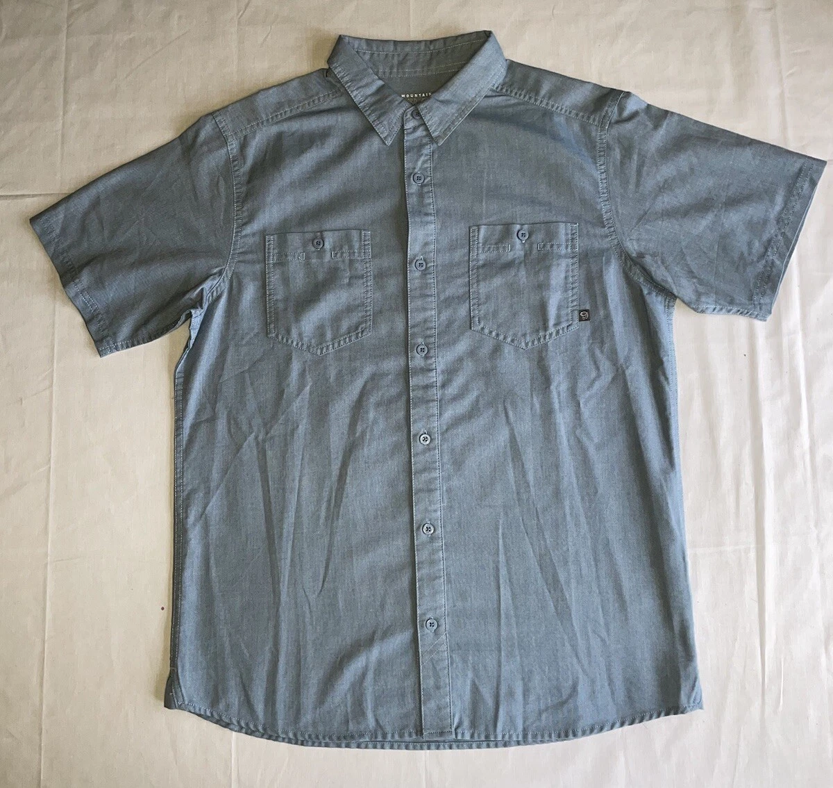 Mountain Hardwear Men's M Blue Short Sleeve Button Up Chambray Shirt Hike EUC