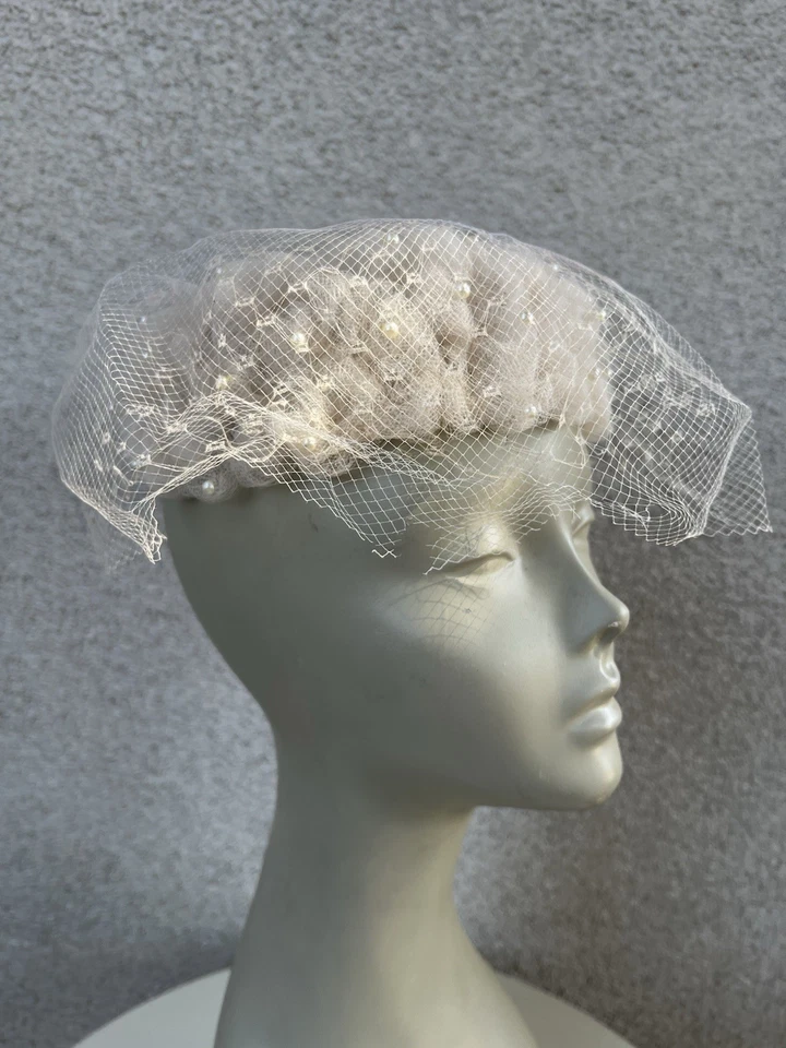 Chapéu formal vintage pillbox bege pérolas rede 21"" - Imagem 3 de 4