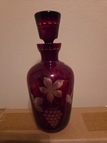 Egermann Cranberry Grapes & Vines Decanter With Egermann Sticker and Signature - Picture 2 of 9