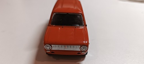 Cast Soviet car Zhiguli VAZ 2102 DeAGOSTINI Scale 1/43 - Photo 3 sur 7