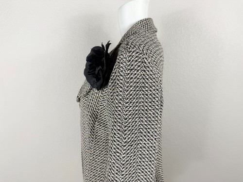 ST. JOHN Knit Chevron Jacket Black/Beige with Flower Pin Size 14 - NTSF - Bild 5 von 7