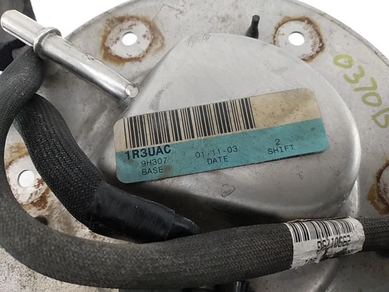 Датчик уровня двигателя топливного насоса купе Ford Mustang GT 4,6 л V8 01-04 - Изображение 3 из 4