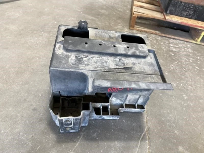 Ford F450 Super Duty 2005 6,0 L 4x2 MT USADO montaje en bandeja de batería debajo del capó Foto 4 de 4