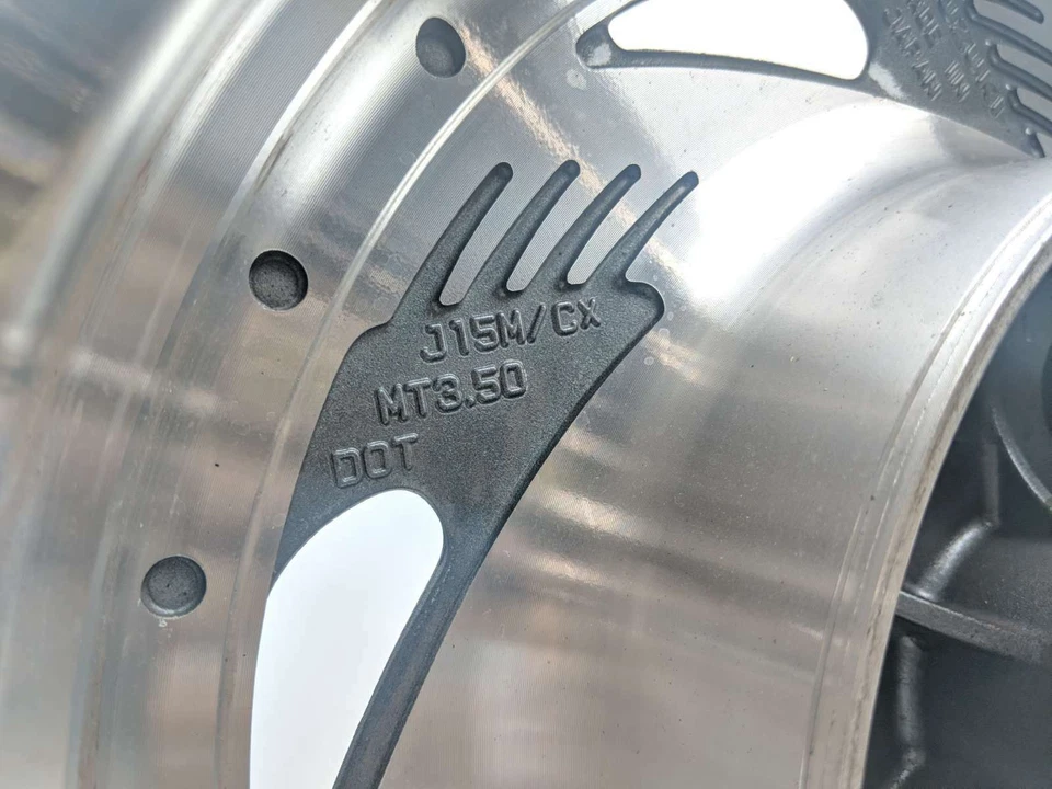 Llanta trasera recta 99 Suzuki VZ800 Marauder 800 15X3,50 Foto 4 de 4