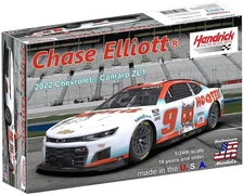Salvinos JR Models HMC2022CEH 1/24 Scale 2022 Chase Elliott #9 Hooters Plastic M