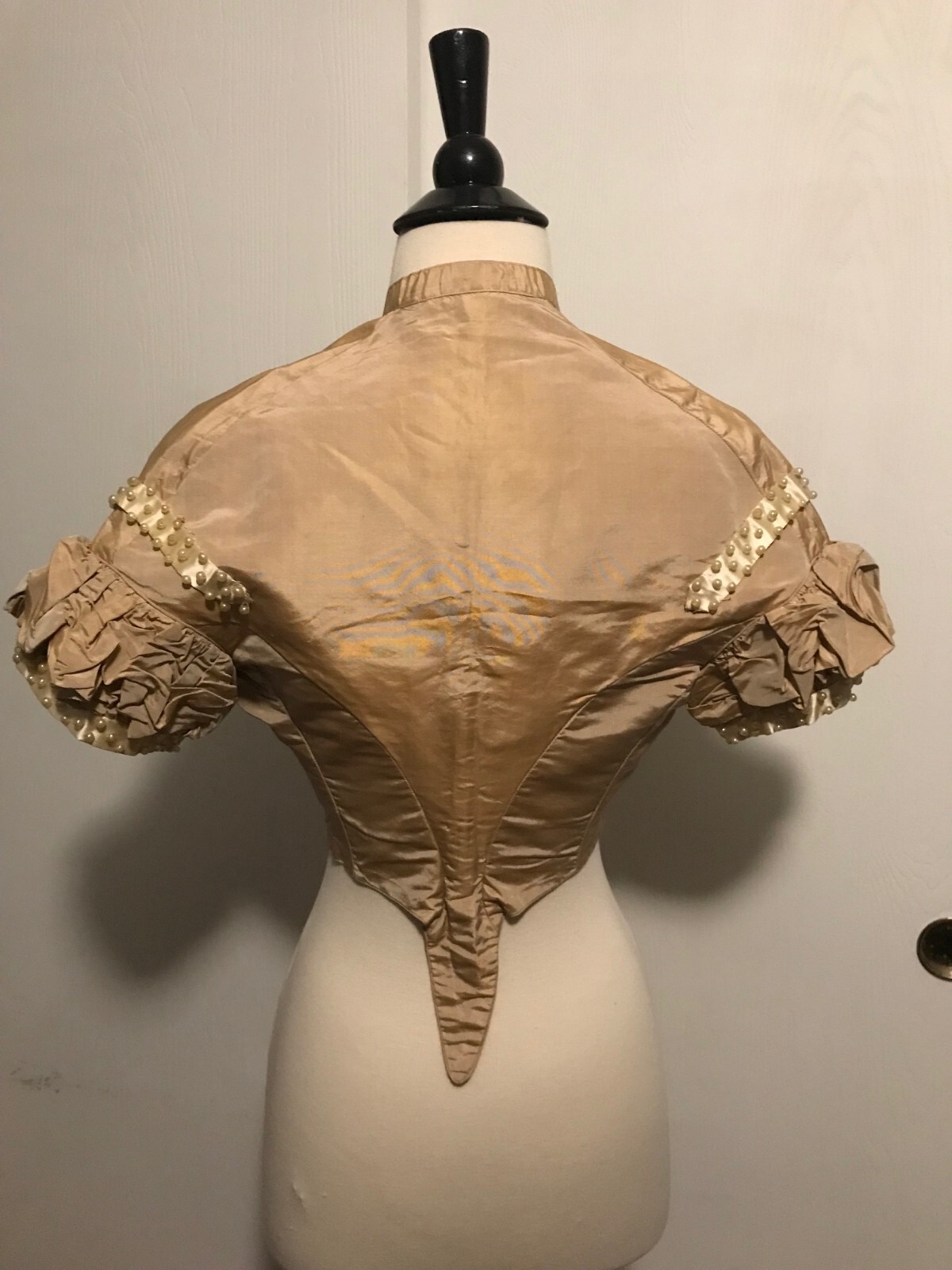 Antique Victorian 1860s Cream Silk Bodice with Sh… - image 8