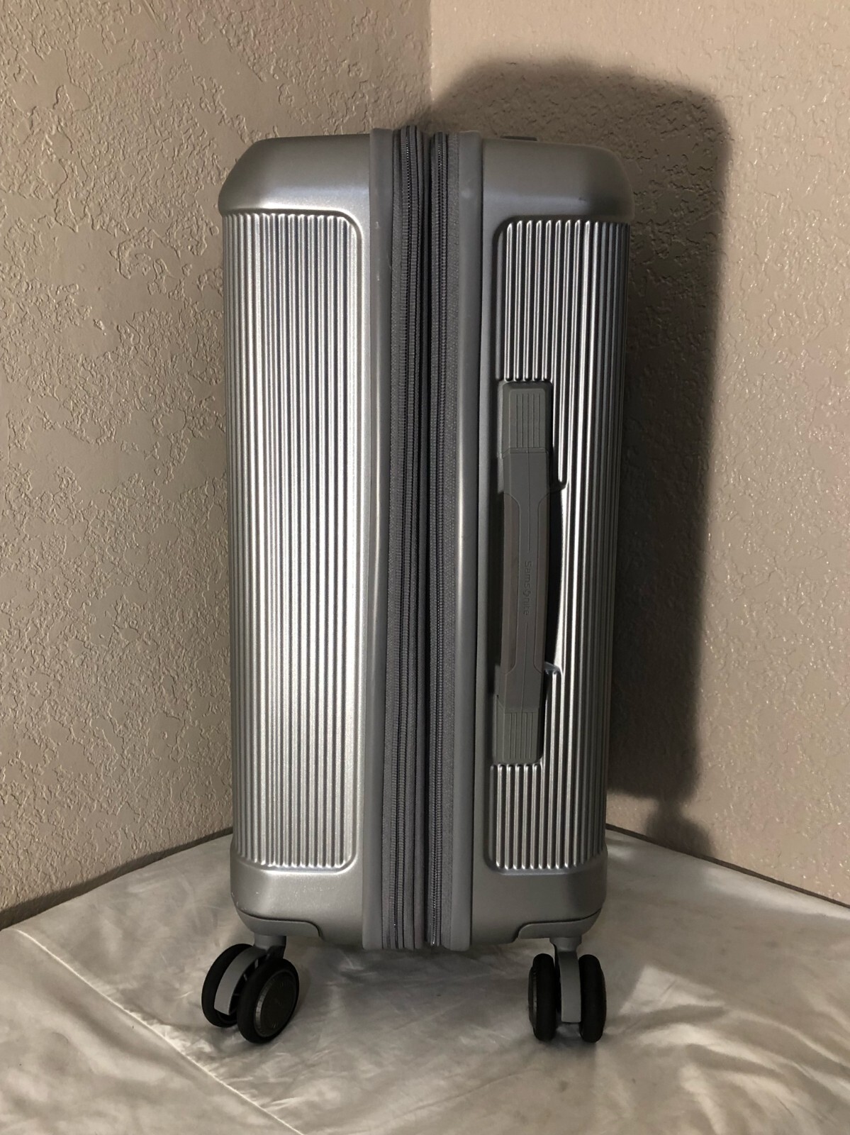 SAMSONITE Silhouette 17 21" Carryon Expandable Hardside Spinner